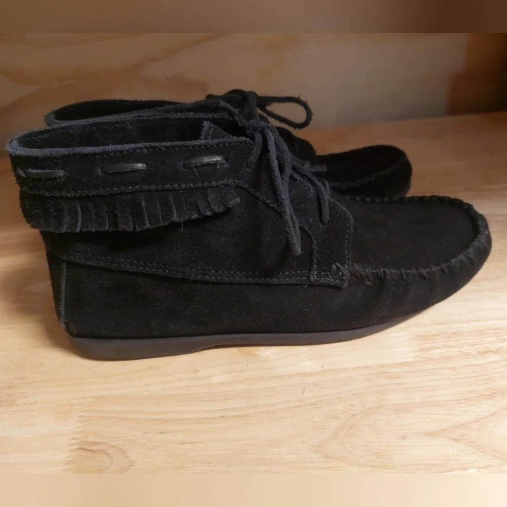 Minnetonka Men's Black Suede Leather Lace Up Chukka Boots EUC 8 Boho Minimalist